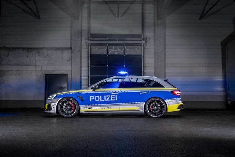 La police allemande reçoit une Audi RS4-R ABT de 530 chevaux